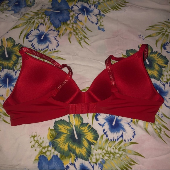 Victoria’s Secret Wireless Bra red - Picture 2 of 5